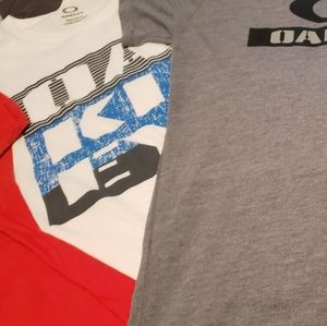 3 Oakley large short sleeve tee shirts